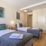 Wonderful 2 Bedroom By Innkeeper アパート